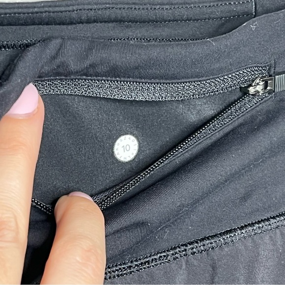 Lululemon Run Times Short 4-Way Stretch 4” Inseam Women's Size 6 Black with Hole - Picture 7 of 8